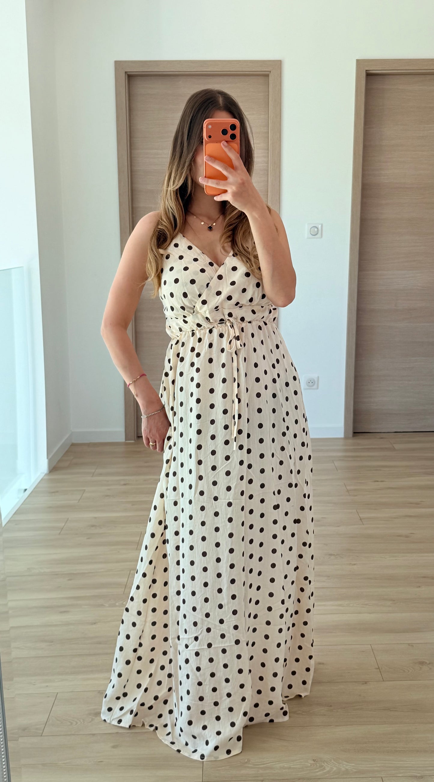 Robe à point blanc