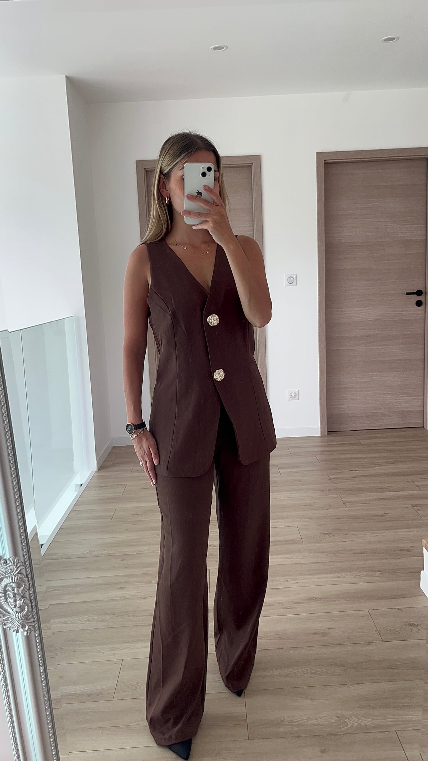 Ensemble brun