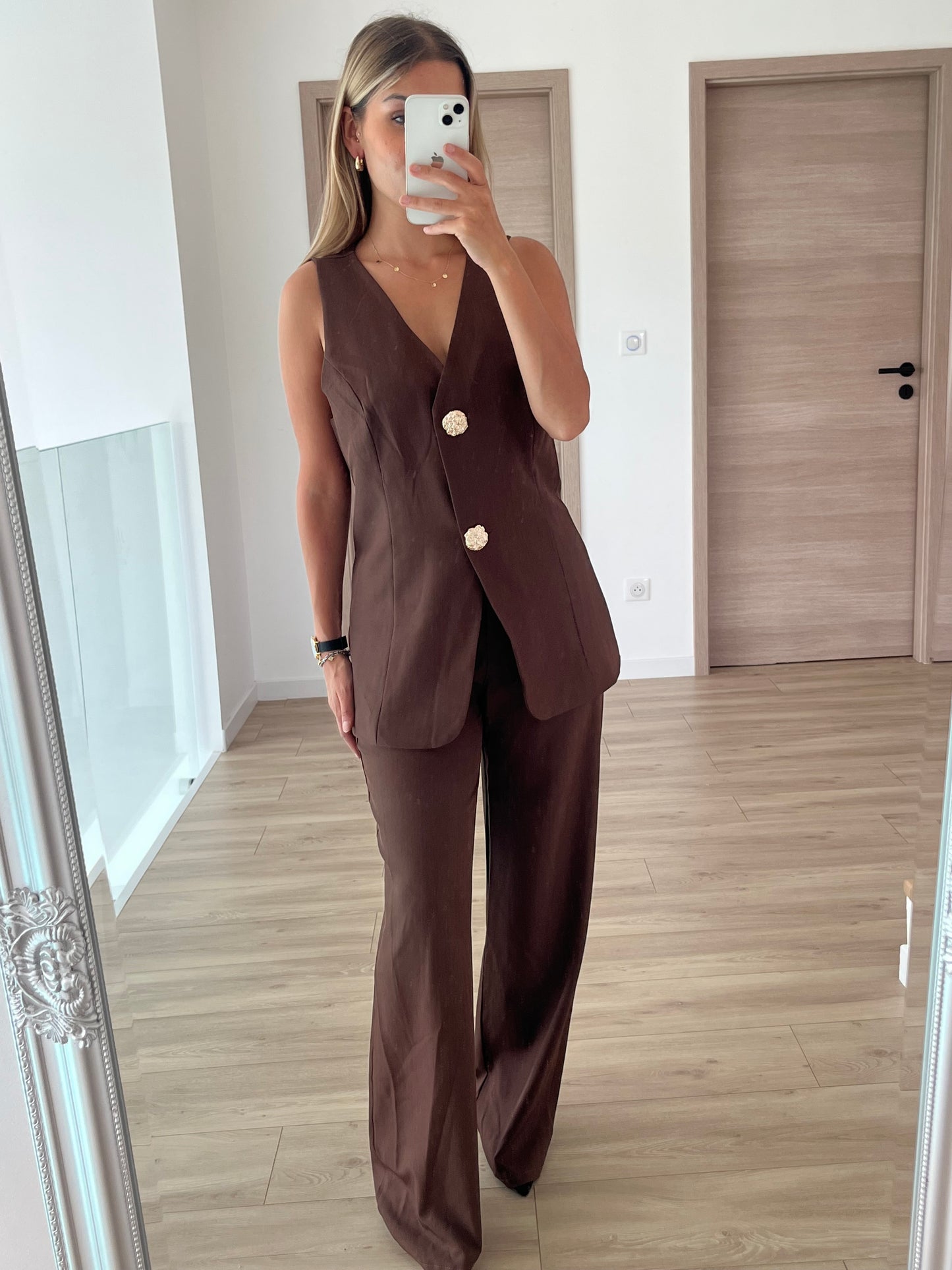 Ensemble brun