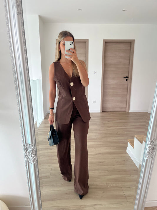 Ensemble brun