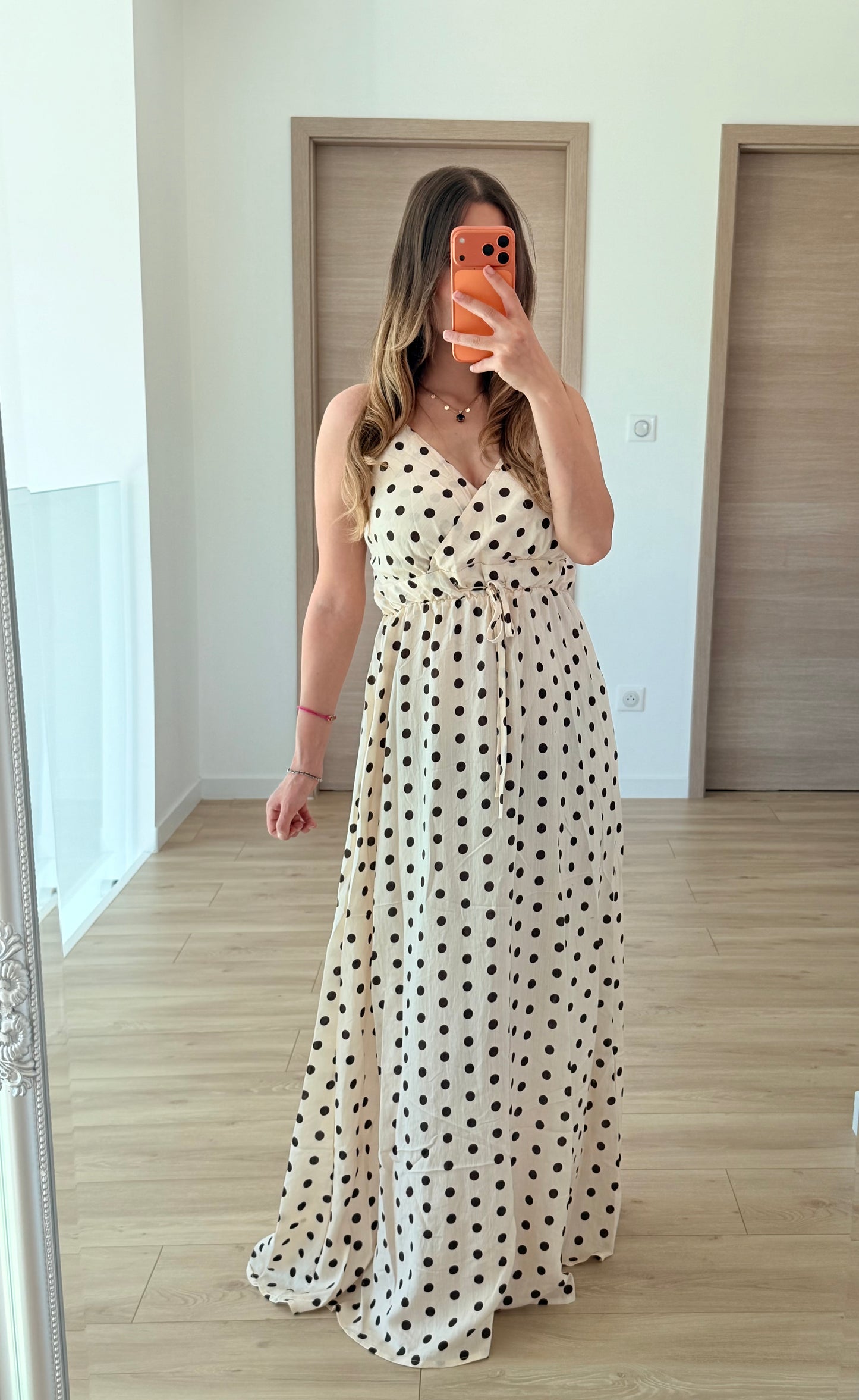 Robe à point blanc