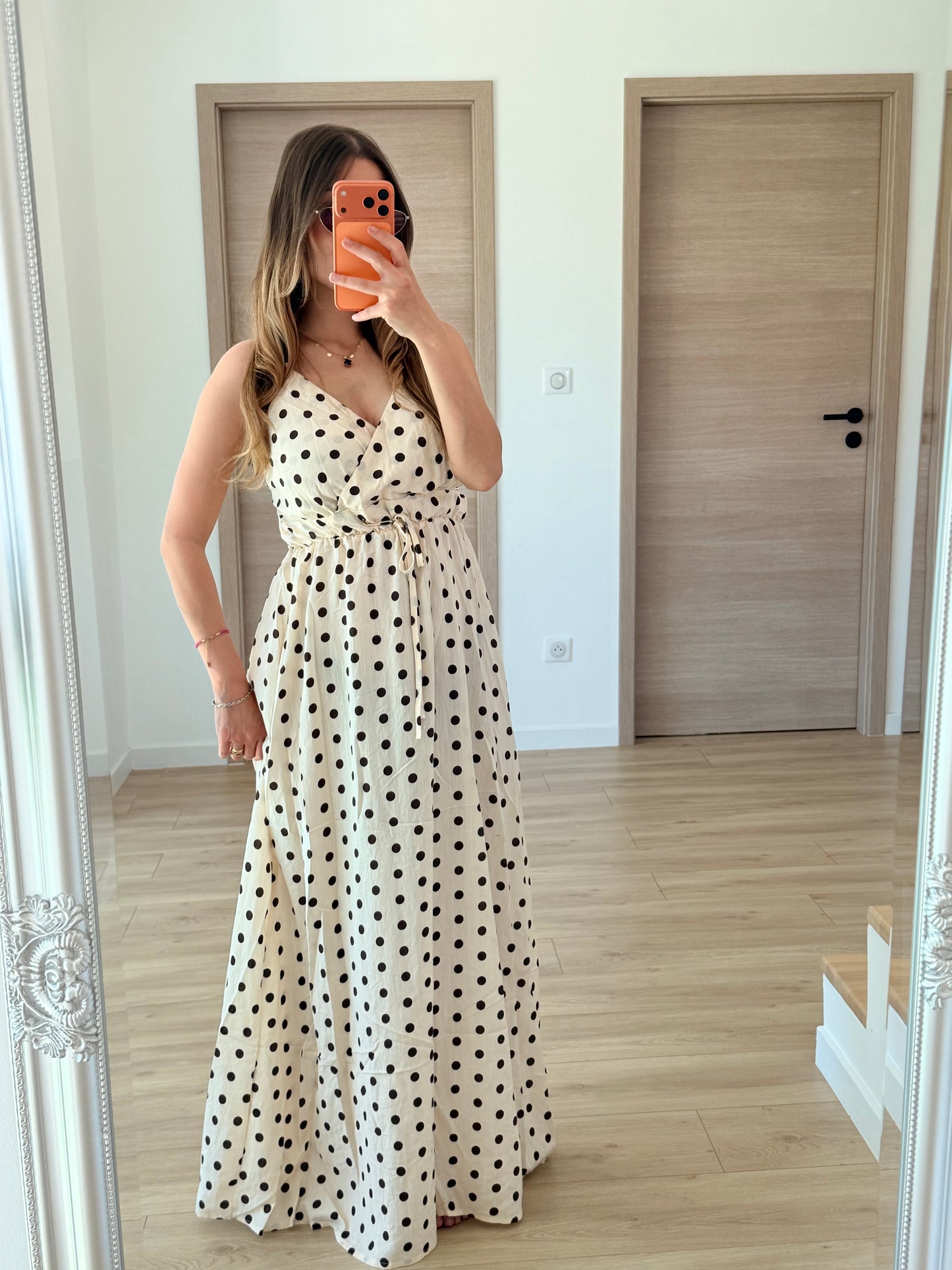 Robe à point blanc